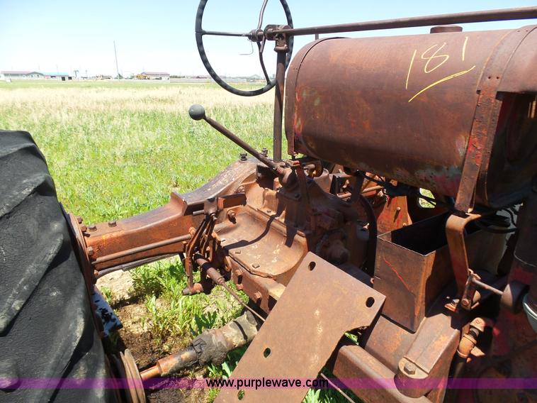 image for item J6089 International F20 tractor