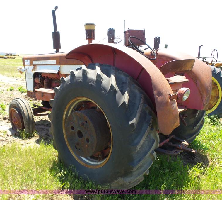 image for item J6091 International 560 tractor