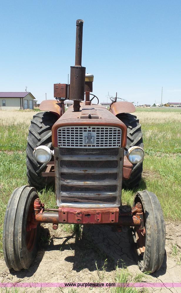 image for item J6091 International 560 tractor