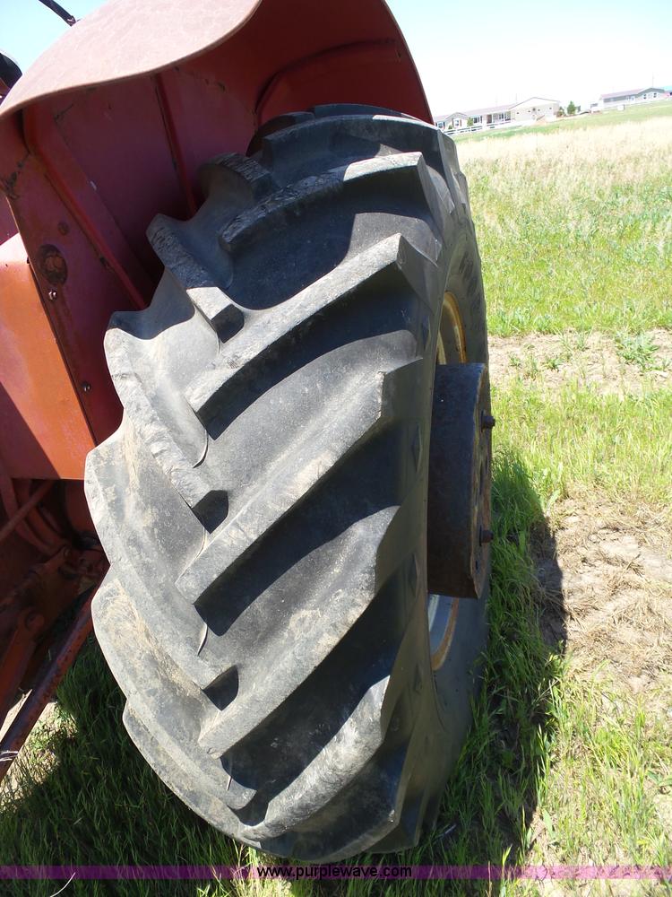 image for item J6091 International 560 tractor