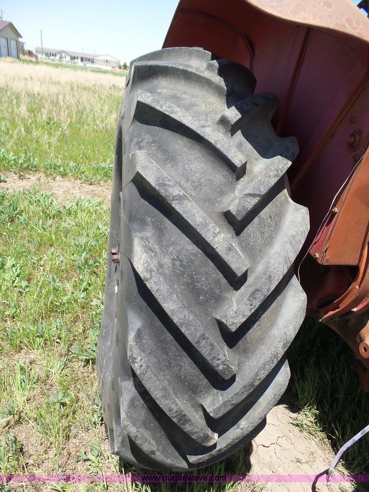 image for item J6091 International 560 tractor