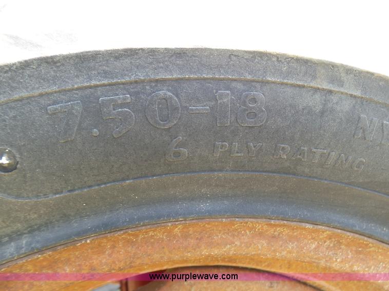 image for item J6091 International 560 tractor