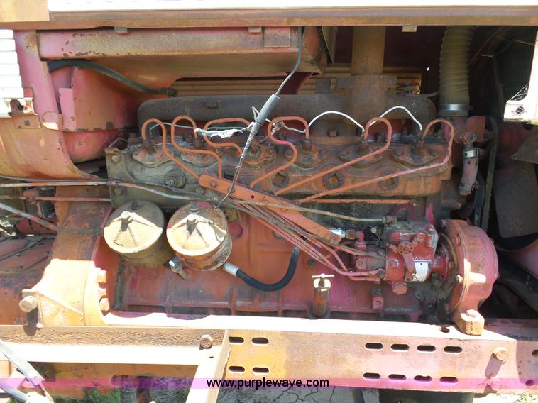 image for item J6091 International 560 tractor