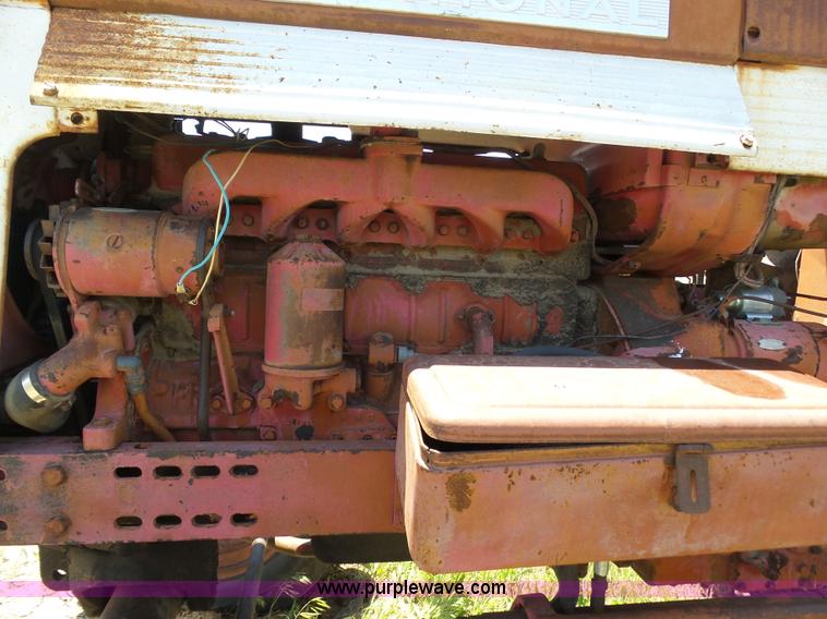 image for item J6091 International 560 tractor