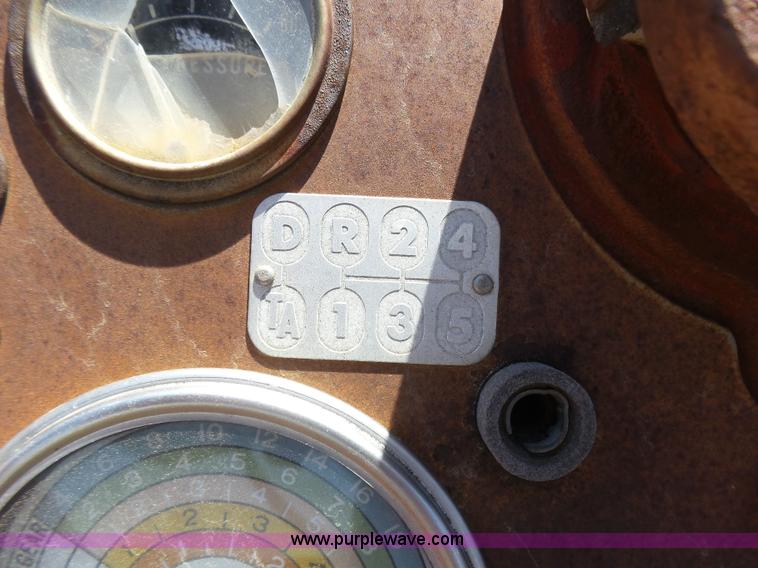 image for item J6091 International 560 tractor