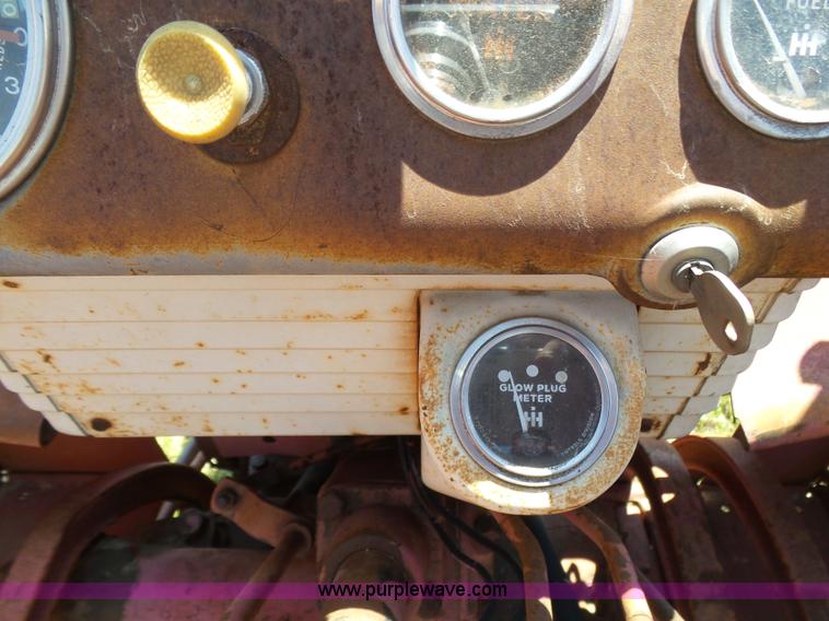 image for item J6091 International 560 tractor