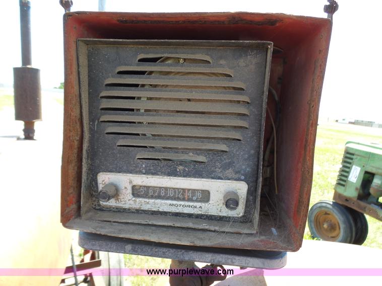 image for item J6091 International 560 tractor