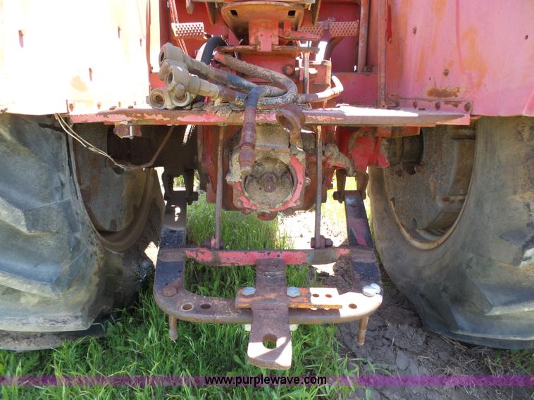 image for item J6091 International 560 tractor