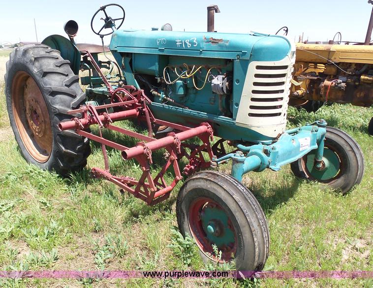 image for item J6092 Oliver 77 row crop tractor