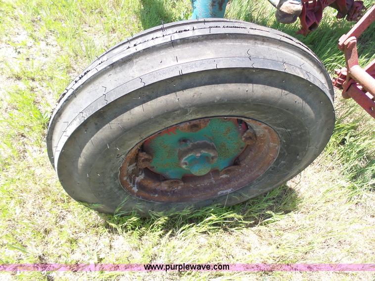 image for item J6092 Oliver 77 row crop tractor