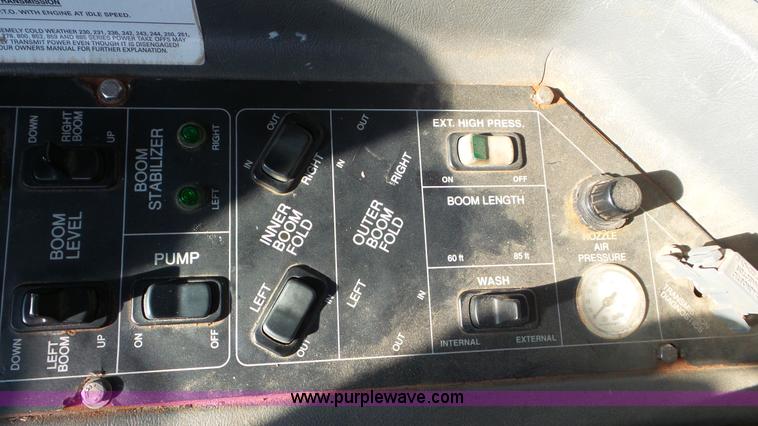 image for item J8476 2003 Case IH FLX 4300 self-propelled sprayer