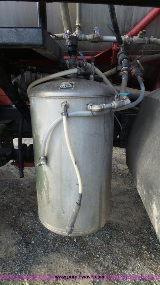 image for item J8476 2003 Case IH FLX 4300 self-propelled sprayer