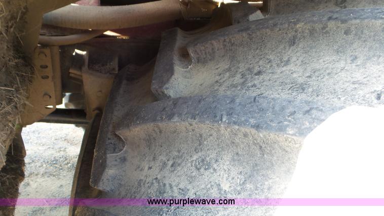 image for item J8476 2003 Case IH FLX 4300 self-propelled sprayer