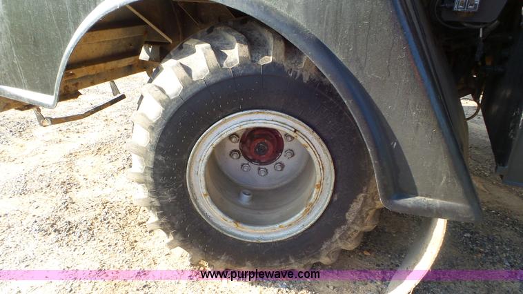 image for item J8476 2003 Case IH FLX 4300 self-propelled sprayer