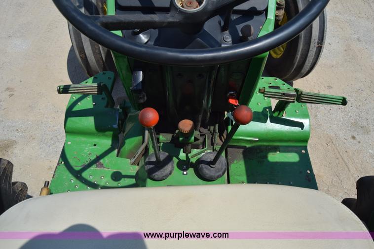 image for item K7286 1985 John Deere 2750 tractor