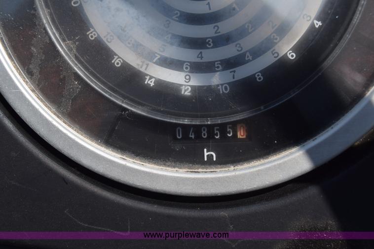 image for item K7286 1985 John Deere 2750 tractor