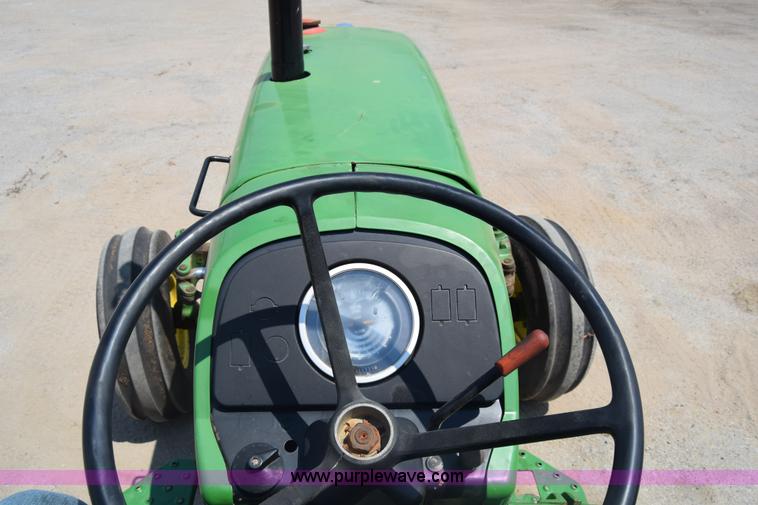 image for item K7286 1985 John Deere 2750 tractor