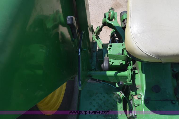 image for item K7286 1985 John Deere 2750 tractor