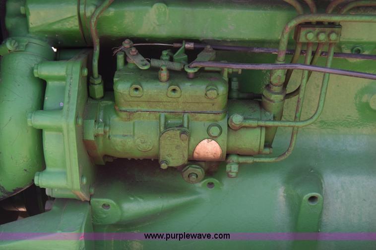 image for item K7286 1985 John Deere 2750 tractor