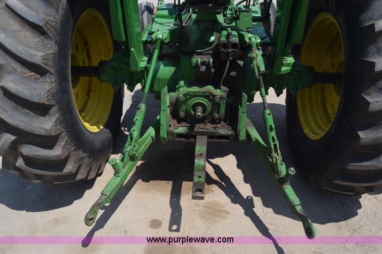 image for item K7286 1985 John Deere 2750 tractor