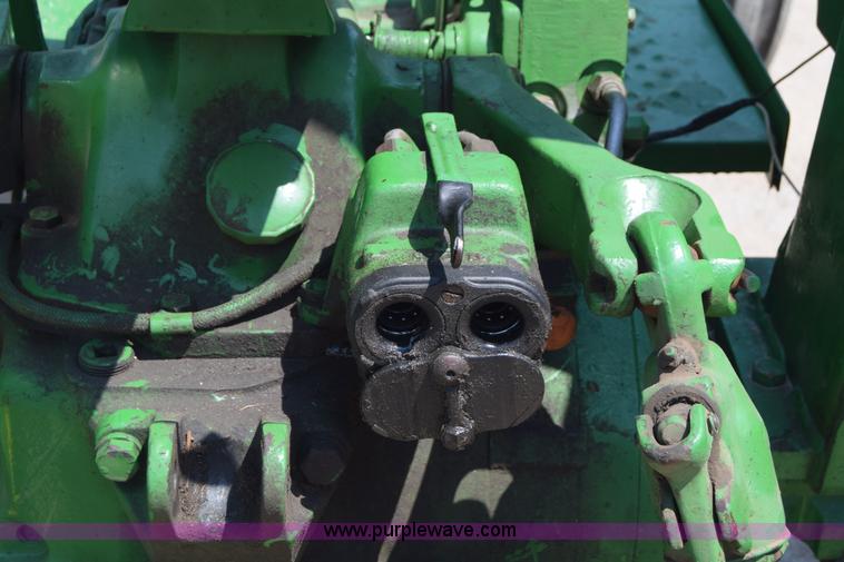 image for item K7286 1985 John Deere 2750 tractor