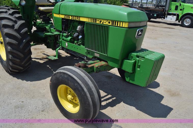 image for item K7286 1985 John Deere 2750 tractor