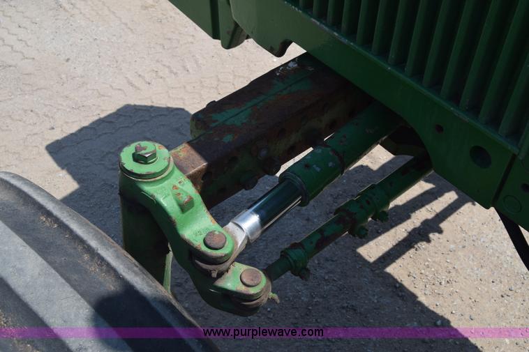 image for item K7286 1985 John Deere 2750 tractor