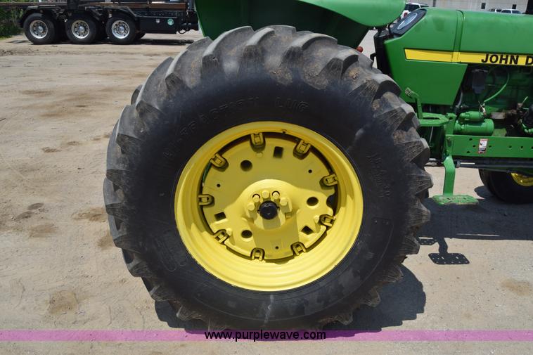 image for item K7286 1985 John Deere 2750 tractor