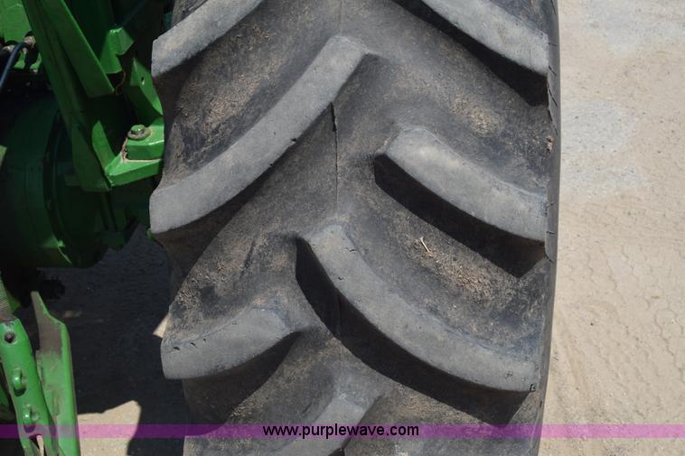 image for item K7286 1985 John Deere 2750 tractor