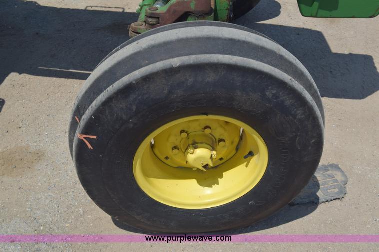 image for item K7286 1985 John Deere 2750 tractor