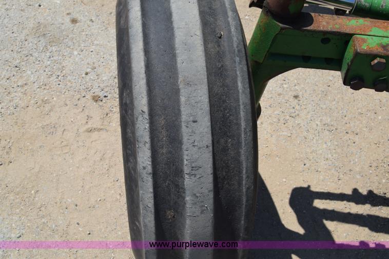 image for item K7286 1985 John Deere 2750 tractor