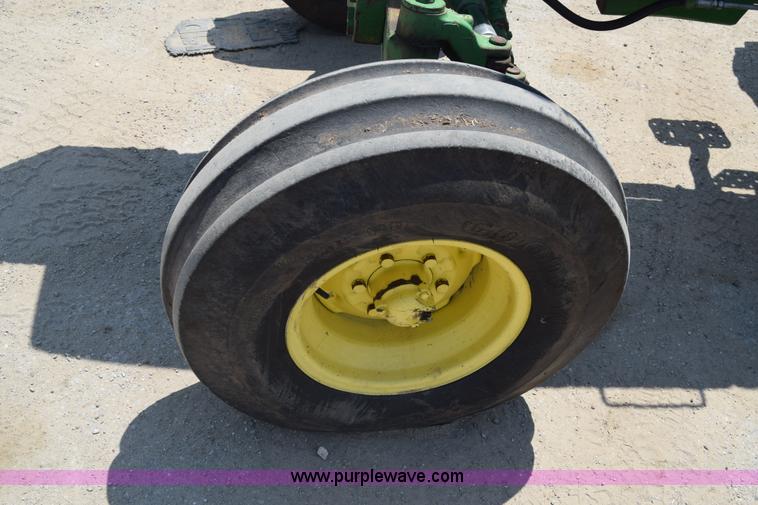 image for item K7286 1985 John Deere 2750 tractor