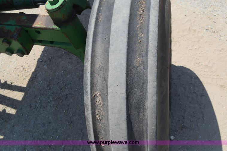 image for item K7286 1985 John Deere 2750 tractor