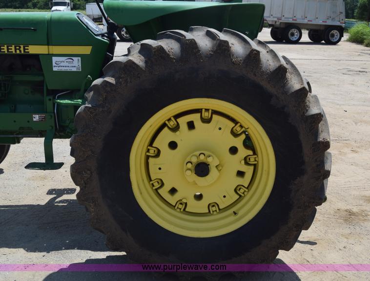 image for item K7286 1985 John Deere 2750 tractor