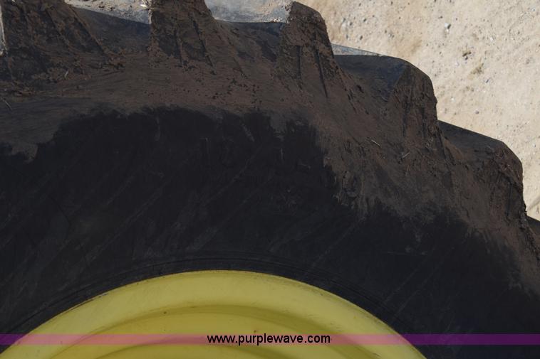 image for item K7286 1985 John Deere 2750 tractor