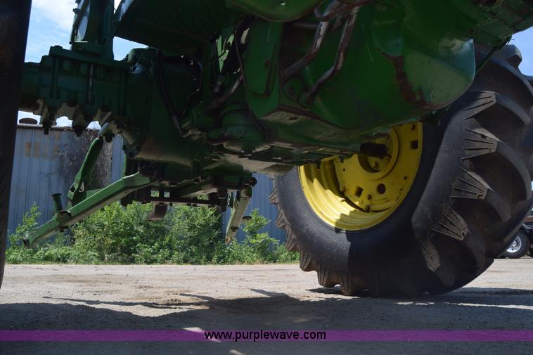 image for item K7286 1985 John Deere 2750 tractor