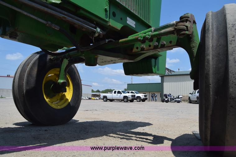 image for item K7286 1985 John Deere 2750 tractor