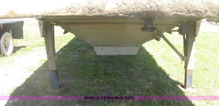 image for item L3830 1984 Timpte double hopper bottom trailer