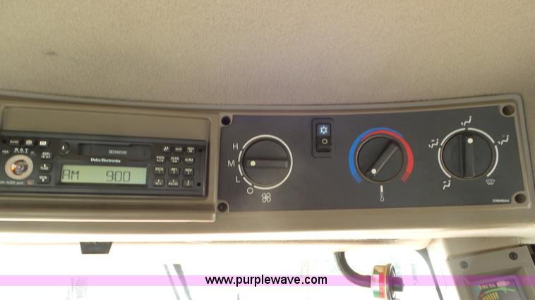 image for item L5249 2004 Case IH FLX 3010 self-propelled sprayer