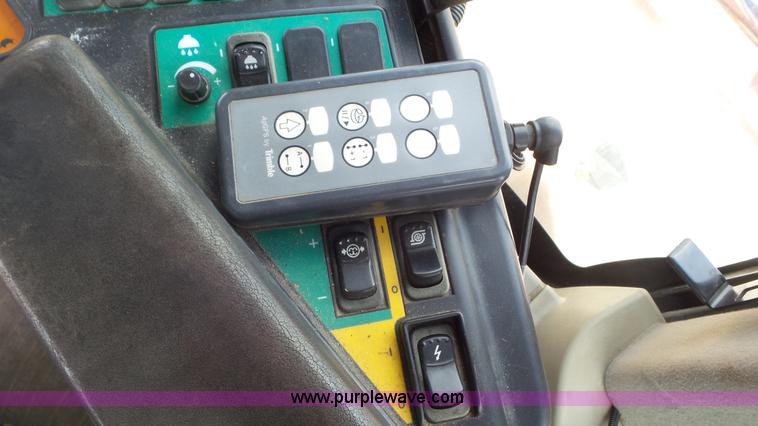 image for item L5249 2004 Case IH FLX 3010 self-propelled sprayer