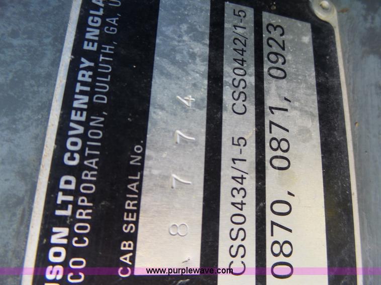 image for item L6113 1998 Massey-Ferguson 4253 tractor