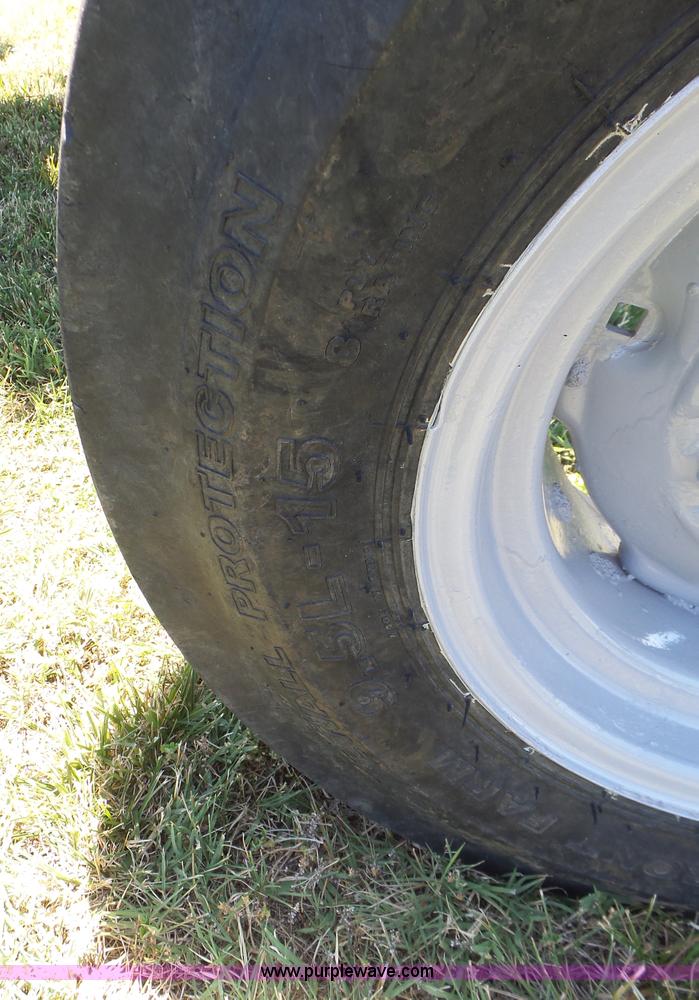 image for item L6113 1998 Massey-Ferguson 4253 tractor