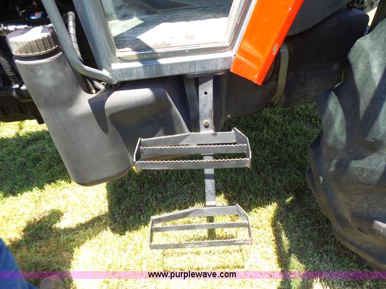 image for item L6113 1998 Massey-Ferguson 4253 tractor