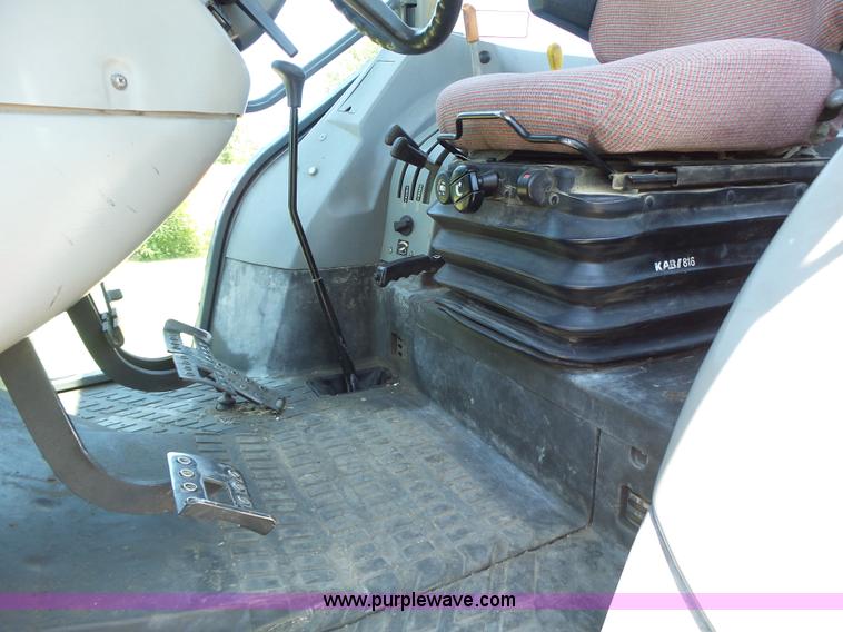 image for item L6113 1998 Massey-Ferguson 4253 tractor