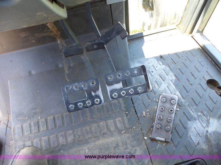 image for item L6113 1998 Massey-Ferguson 4253 tractor