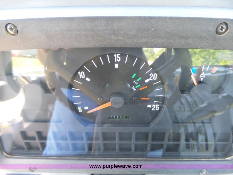 image for item L6113 1998 Massey-Ferguson 4253 tractor