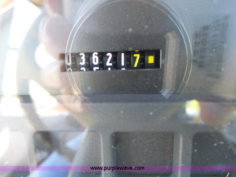 image for item L6113 1998 Massey-Ferguson 4253 tractor