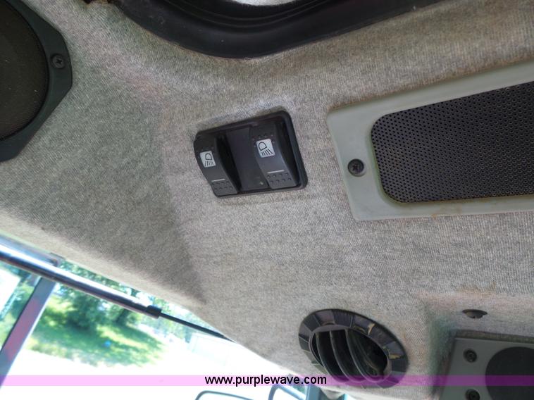 image for item L6113 1998 Massey-Ferguson 4253 tractor