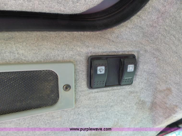 image for item L6113 1998 Massey-Ferguson 4253 tractor