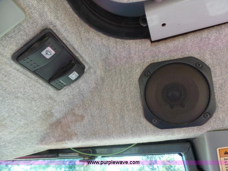 image for item L6113 1998 Massey-Ferguson 4253 tractor